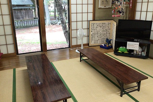 部屋は川が近いのと標高が高いのでエアコンが不要です。