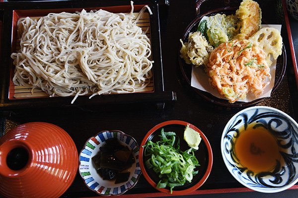 天ぷらつき蕎麦大盛り