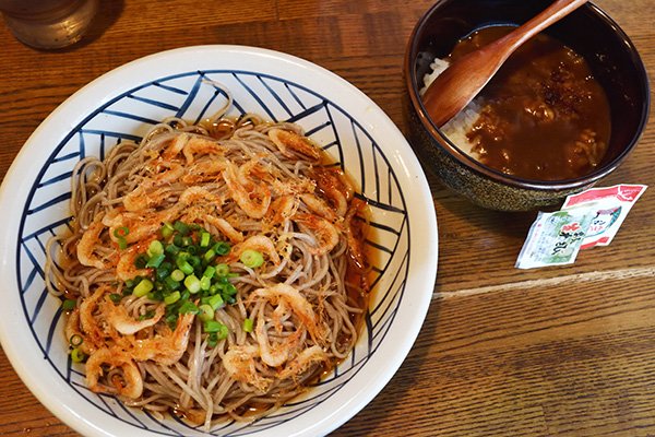 ミニカレーと桜海老ぶっかけ蕎麦のランチ