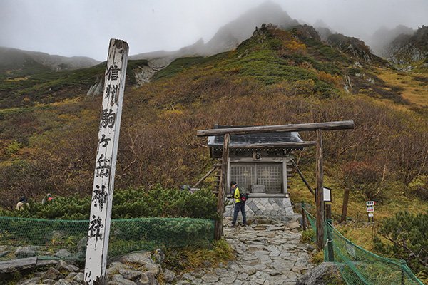 駒ヶ岳神社に参拝してから登山