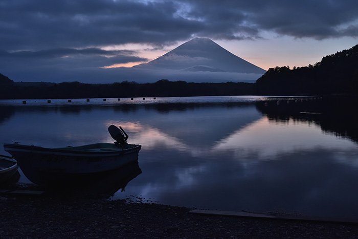 雲飛ぶ