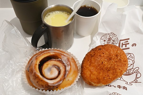 金賞カレーパンとシナモンロール