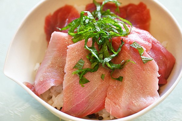 美しいマグロ丼