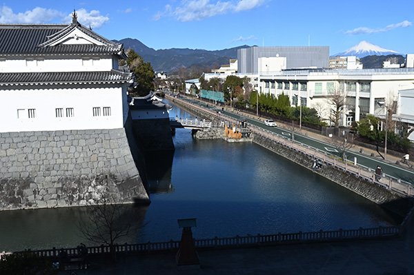 ３階からみる駿府城巽櫓と富士山