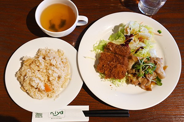 炊き込みご飯をチョイス。今日のランチ