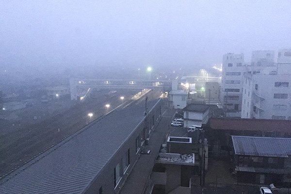 濃霧の三次駅