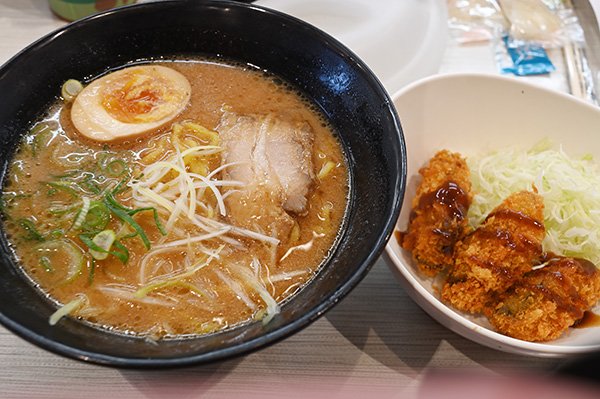 ラーメンとカキフライ