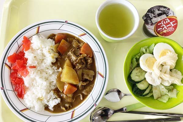 カレーを社食でいただきかえりました