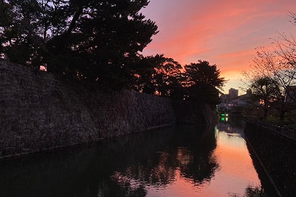 外堀の朝焼け