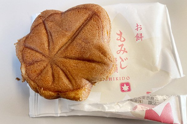 広島駅でもみじ饅頭を買って帰る。